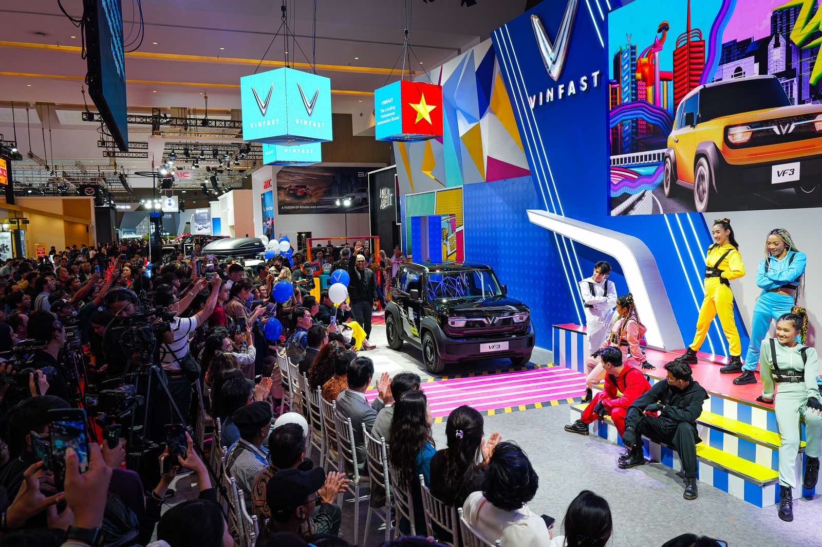 rgvt VINFAST CÔNG BỐ MỞ BÁN MINI-SUV VF 3 VÀ CHÍNH SÁCH MIỄN PHÍ SẠC Ô TÔ ĐIỆN TẠI INDONESIA